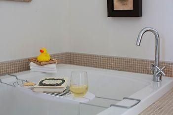 Away In The County Bed And Breakfast Cherry Valley Esterno foto